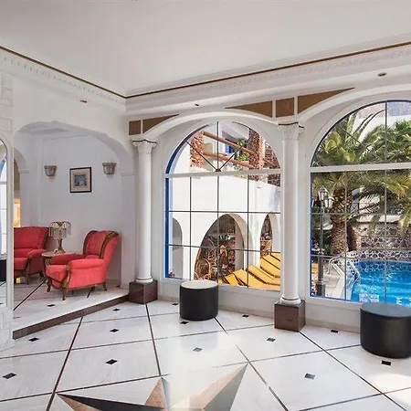 Black Sandy 3* Perissa (Santorini)